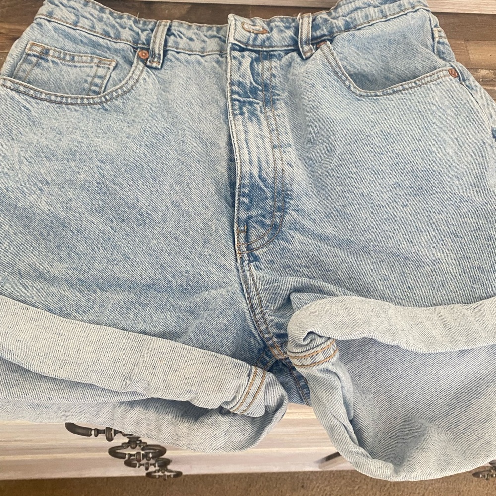 Zara Blue High-Waisted Jeans with Vintage Wash